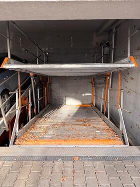 Foto - Parkplatz in Frankfurt - Schwanenstraße