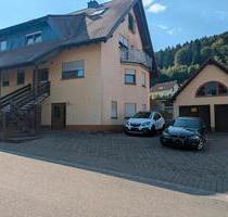 Bezugsfertig renovierte DHH in bester Lage mit zwei WE - Waldfischbach-Burgalben