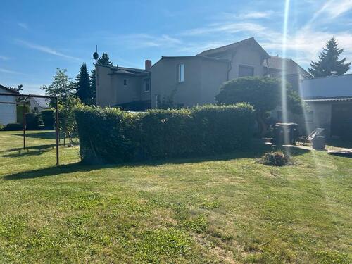 Foto - Freistehendes Einfamilienhaus mit großem Grundstück