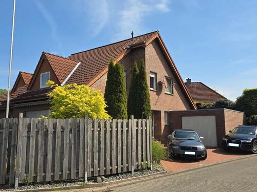 Foto - Raumwunder in OS-Hellern: Familienfreundliche DHH mit XXL-Garage