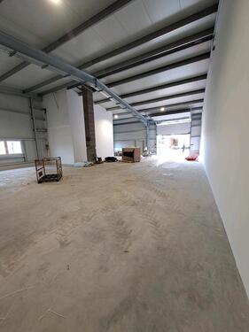 Foto - Provisionsfreie Hallen- und -büroflächen zu vermieten