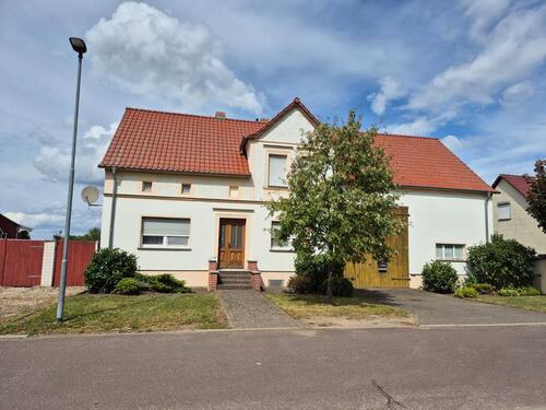 Foto - Einfamilienhaus in kleinem Dorf mit Garten, Hof und Scheune für j