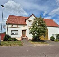 Einfamilienhaus in kleinem Dorf mit Garten, Hof und Scheune für j - Möckern
