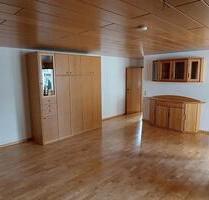 Stühlinger: Studiowohnung im DG mit Holzparkett, Balkon, TG - Freiburg im Breisgau Brühl