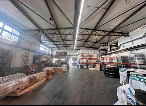 Foto - Lager 200 m² 300m² 500m² + Parkplätze + WC + Rolltor Kronberg Ffm