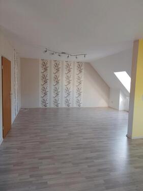 Foto - ich biete schöne 3 Zimmer Dachgeschoß Wohnung an