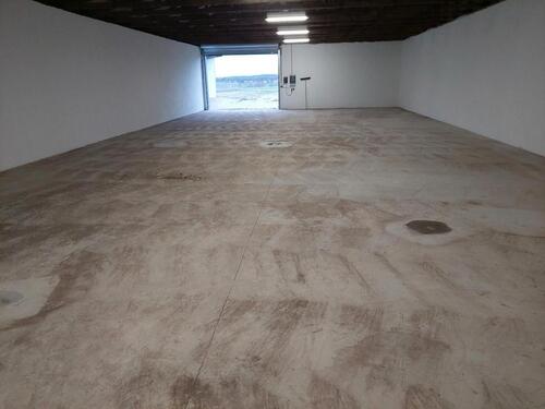 Foto - Hallenstellplatz, Stellplatz, Wohnwagen, Wohnmobil, Camper etc.