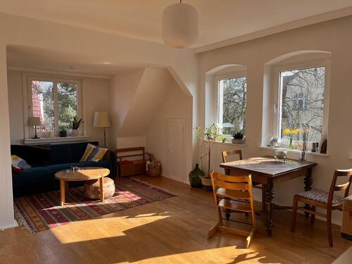 Foto - Ab Mär.: Möbliertes 2,5Z Apartment im Dachgeschoss zur Untermiete