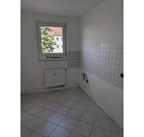 2 Raum Wohnung mit Balkon - 275,00&nbsp;EUR Kaltmiete, ca.&nbsp; 49,18&nbsp;m&sup2; in Schleife (PLZ: 02959)