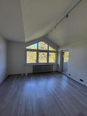 Foto - Lichtdurchflutete 2-Zimmer-Wohnung mit Balkon, Stellplatz & Küche