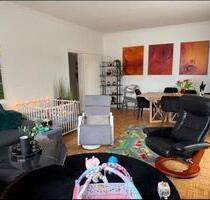 Große 3 Zimmer Wohnung mit Balkon in Neuhaus zu vermieten - Holzminden