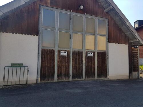 Foto - Teil einer Lagerhalle im Zentrum von Taufkirchen (Vils)