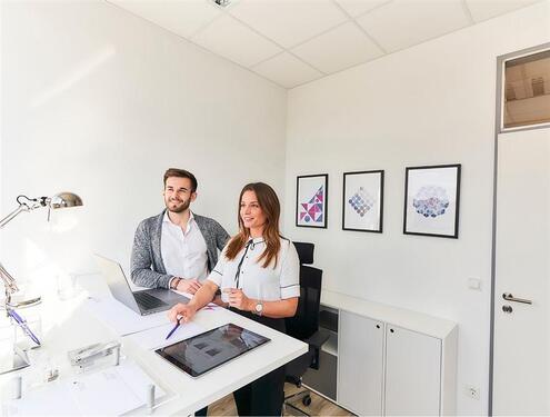 Foto - Moderne Satellitenbüros in strategischer Lage