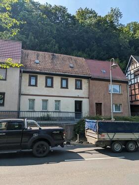 Foto - sanierungsbedürftiges Reihenhaus