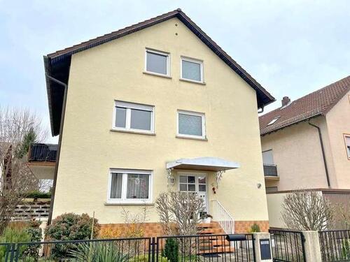 Foto - Sanierte 3 Zimmer DG Wohnung mit EBK