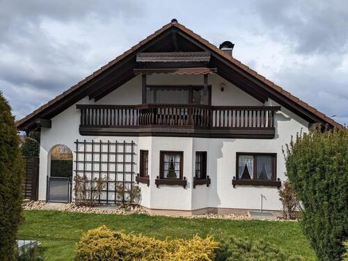Foto - Helle 3-Zimmer-Dachgeschosswohnung mit großem Balkon & Stellplatz