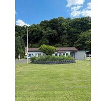 Provisionsfrei! Haus mit 2 Wohnungen und erschlossenem Baugrund! - Helsa