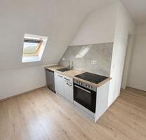 Kernsanierte DG-Wohnung mit Küche - Essen Stadtbezirk IV