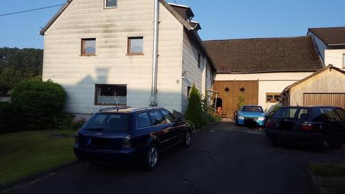 Foto - Haus mit Scheune, Garten und Hof