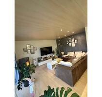 Maisonette-Wohnung mit EBK, Balkon, Garage & PKW Stellplatz - Straßenhaus