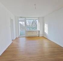 **Moderne 3-Zimmer-Wohnung mit BALKON und EBK** - Rendsburg