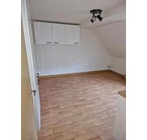 2 Zimmer Dachgeschosswohnung - 675,00&nbsp;EUR Kaltmiete, ca.&nbsp; 53,00&nbsp;m&sup2; in Gefrees (PLZ: 95482) Böseneck
