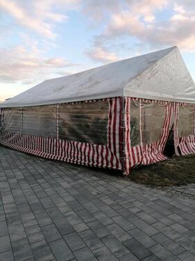 Foto - Stellplätze in einem Zelt zu vermieten.