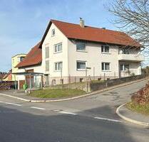 Großzügiges Wohnhaus mit Ökonomieteil, Schuppen und Garagen - Wellendingen