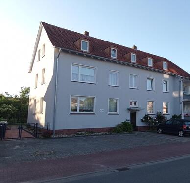 Foto - 3 Zimmer, Küche, Bad mit Dusche, Flur, Balkon zum Garten.