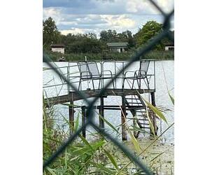 Bungalow direkt am Löbitzsee mit Steg zum Wasser - Osternienburger Land