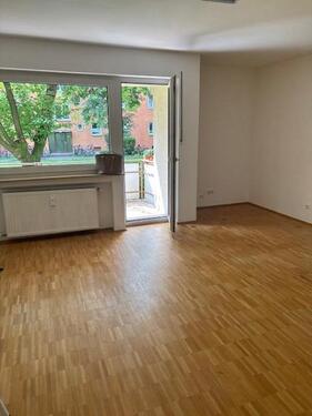 Foto - An WG zu vermieten! Direkt am Flaucher! Teilsaniert, 4 Zi, Wohnküche, Westbalkon, keine EBK!