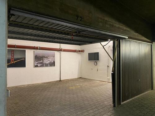 Foto - Abschließbare Doppelgarage mit angeschlossenem Lagerraum