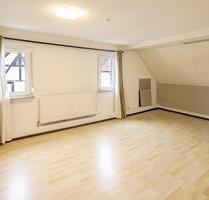 Gemütliche 3 Zi. DG-Wohnung mit EBK und Terrasse in Heimsheim