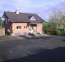 Helle Komfortwohnung mit Fernblick, großem Balkon und ca. 80 m² Wohnfläche. - Helmenzen