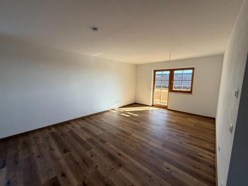 Foto - Moderne 2-Zimmer-Wohnung mit Südbalkon im 1. Obergeschoss – Renoviert & mit Aufzug