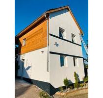 Einfamilienhaus mit kleine Hof - 1.200,00 EUR Kaltmiete, in Hohenroda (PLZ: 36284)