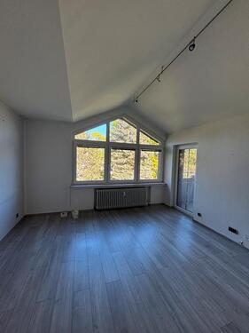 Foto - Lichtdurchflutete 2-Zimmer-Wohnung mit Balkon, Stellplatz, Küche