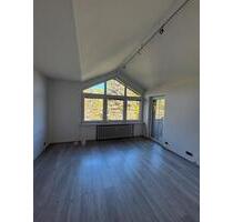 Lichtdurchflutete 2-Zimmer-Wohnung mit Balkon, Stellplatz, Küche - Aachen Aachen-Mitte