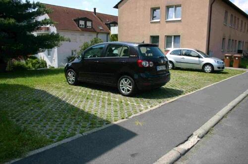 Foto - Pkw-Stellplatz - 30,00 EUR Miete,