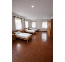 WG- Zimmer - 500,00&nbsp;EUR Kaltmiete, ca.&nbsp; 20,00&nbsp;m&sup2; in Korntal-Münchingen (PLZ: 70825)