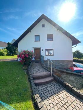 Foto - Einfamilienhaus mit Einliegerwohnung