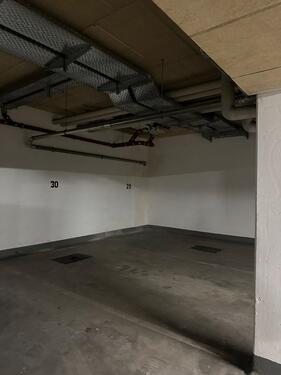 Foto - Tiefgaragenstellplatz - 100,00 EUR Miete,