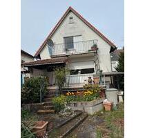 Einfamilienhaus mit traumhaftem Garten im Stadtkern von Steinbach - Steinbach (Taunus)