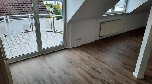 Foto - Sonnige, helle 3-Zi.Dachgeschoss-Wohnung mit Balkon, Süd-West-Aus