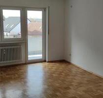 Ab 1. Juli: Schöne 3-Zi-Wohnung saniert, Balkon, EBK, schickes TL-Bad, WaMa+Trockner, Top-Lage - Ettlingen