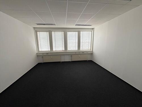 Foto - 22m² Büro mit Parkplatz, Kantine, Glasfaser usw.