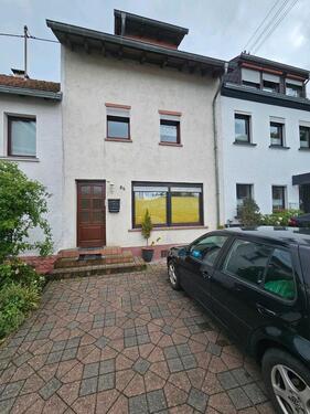 Foto - Haus mit Garten und Parkplatz zu vermieten