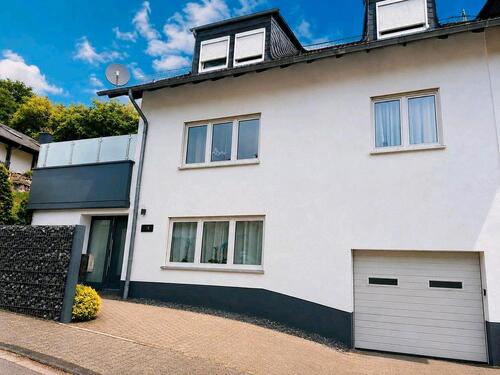 Foto - Charmante Doppelhaushälfte mit großer Terrasse, Balkon und Garage