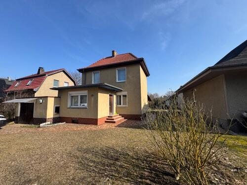 Foto - Einfamilienhaus mit Grossen Grundstück und Entwicklungspotenzial