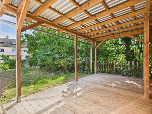 Foto - Einfamilienhaus mit Garten, Innenhof und SchuppenScheune